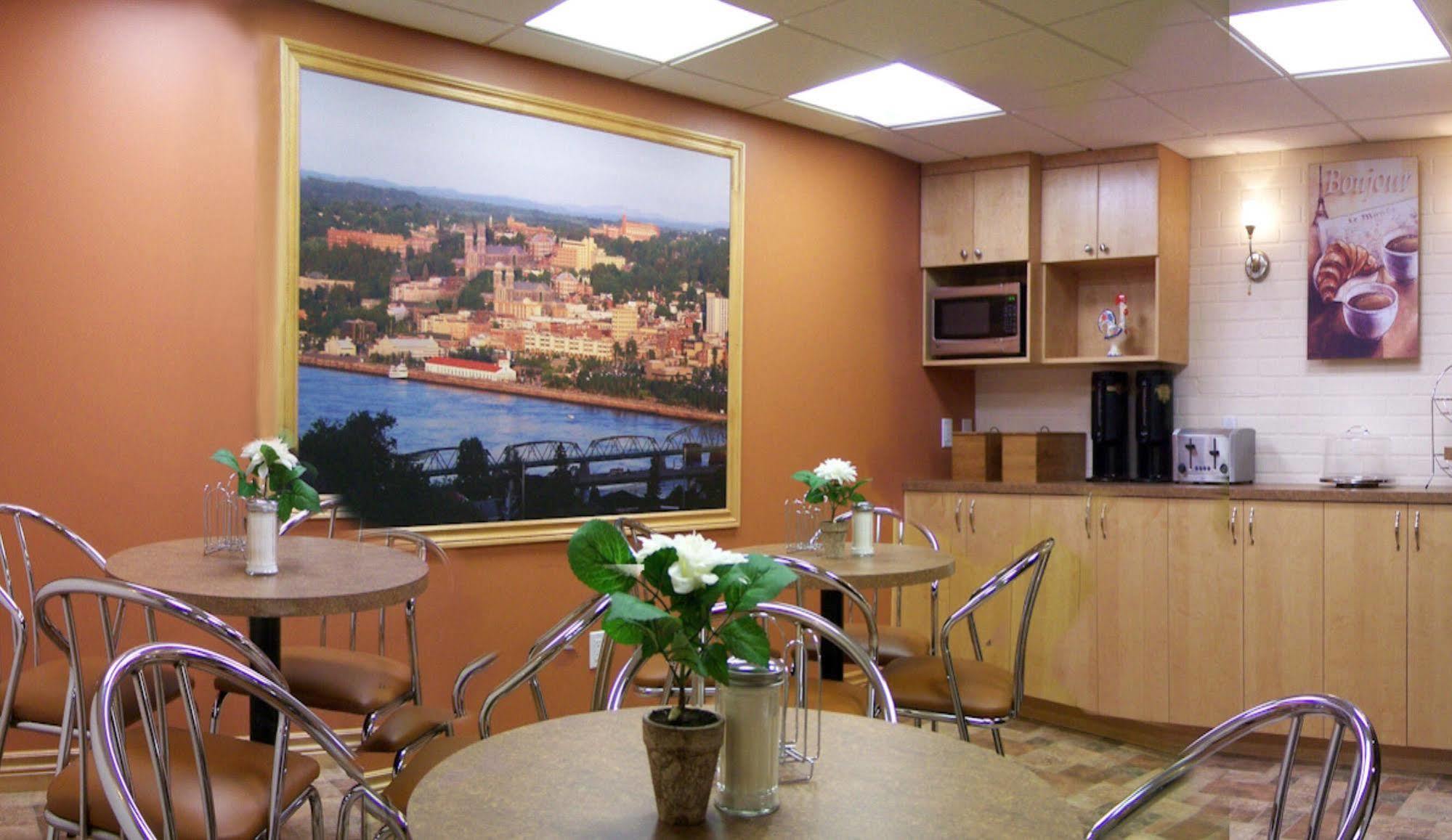 Chicoutimi Auberge Centre Ville מראה חיצוני תמונה
